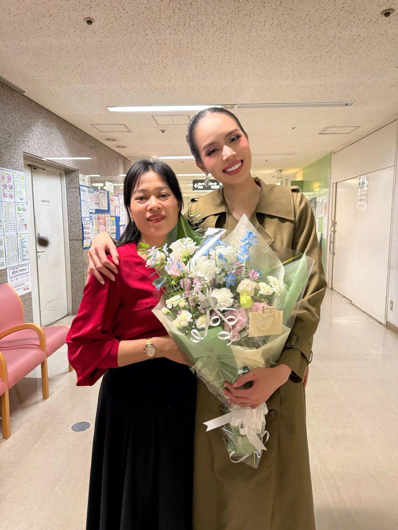 Thanh Thủy có phút hội ngộ hiếm hoi với mẹ sau khi đăng quang. Trong khoảnh khắc Thanh Thủy đăng quang, mẹ cô rơi nước mắt vì quá xúc động. Bà khá kiệm lời, chỉ nói “rất hồi hộp” khi được hỏi cảm xúc sau khi cuộc thi kết thúc. Trong khi bố Thanh Thủy đau bụng do căng thẳng, hồi hộp.