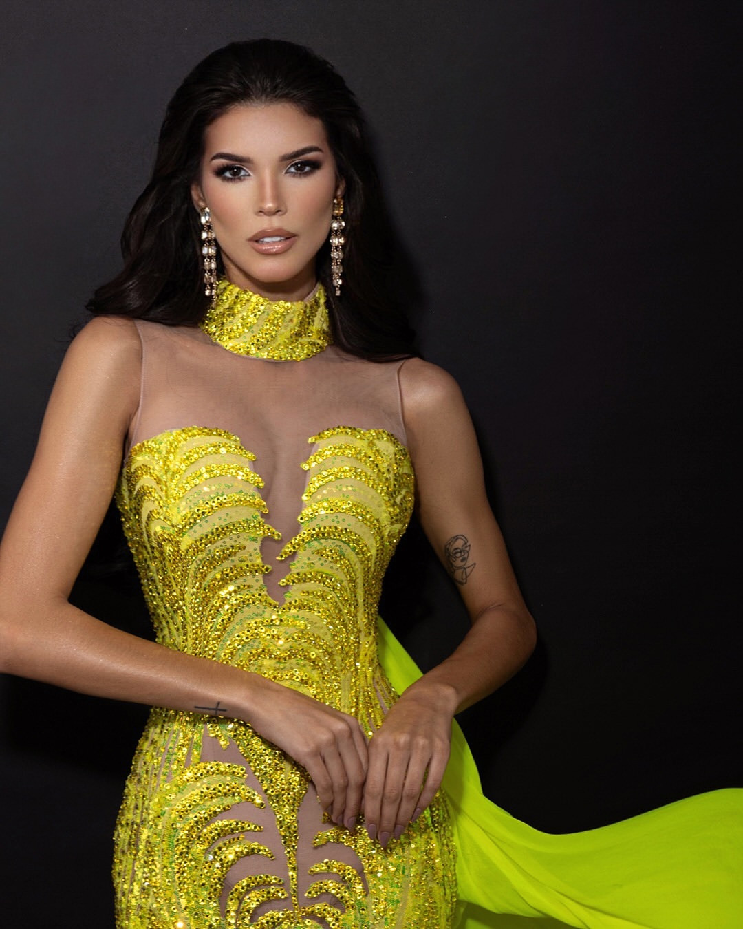 Đại diện Venezuela - Ileana Márquez - đang được xem là ứng viên sáng giá cho vương miện. Người đẹp năm nay 27 tuổi, có chiều cao 1,77 m và thân hình săn chắc, nóng bỏng. Hiện tại, cô là người mẫu chuyên nghiệp ở quê nhà. Người đẹp gây chú ý trên truyền thông với câu chuyện có con vào năm 16 tuổi. Cô là người phụ nữ có con đầu tiên trong lịch sử giành được danh hiệu Hoa hậu Venezuela.