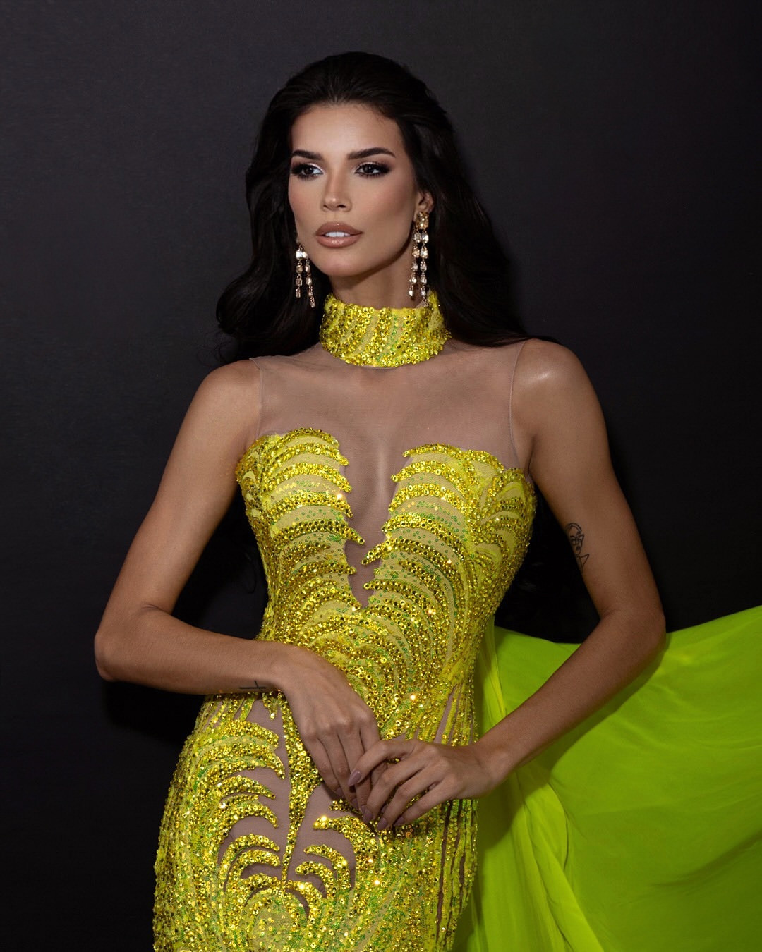 Đại diện Venezuela - Ileana Márquez - đang được xem là ứng viên sáng giá cho vương miện. Người đẹp năm nay 27 tuổi, có chiều cao 1,77 m và thân hình săn chắc, nóng bỏng. Hiện tại, cô là người mẫu chuyên nghiệp ở quê nhà. Người đẹp gây chú ý trên truyền thông với câu chuyện có con vào năm 16 tuổi. Cô là người phụ nữ có con đầu tiên trong lịch sử giành được danh hiệu Hoa hậu Venezuela.