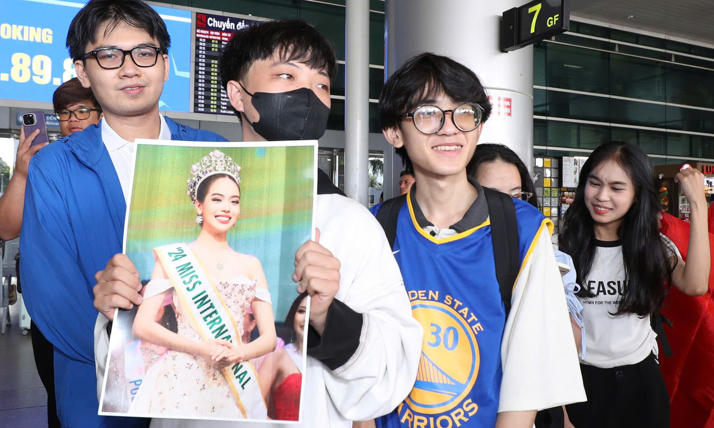 Sau khi diễu hành qua các con đường của TPHCM, Thanh Thủy tham dự các sự kiện chào mừng thành tích người đẹp Việt Nam đầu tiên giành vương miện Hoa hậu Quốc tế. Cô có buổi giao lưu với báo Tiền Phong trong hai ngày 18-19/11 để chia sẻ quá trình tham dự cuộc thi cũng như kế hoạch trong một năm đương nhiệm.