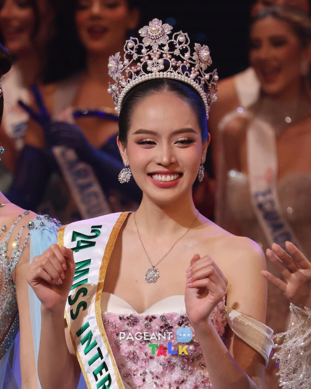 Thanh Thủy là Hoa hậu Việt Nam đầu tiên đăng quang Hoa hậu Quốc tế.