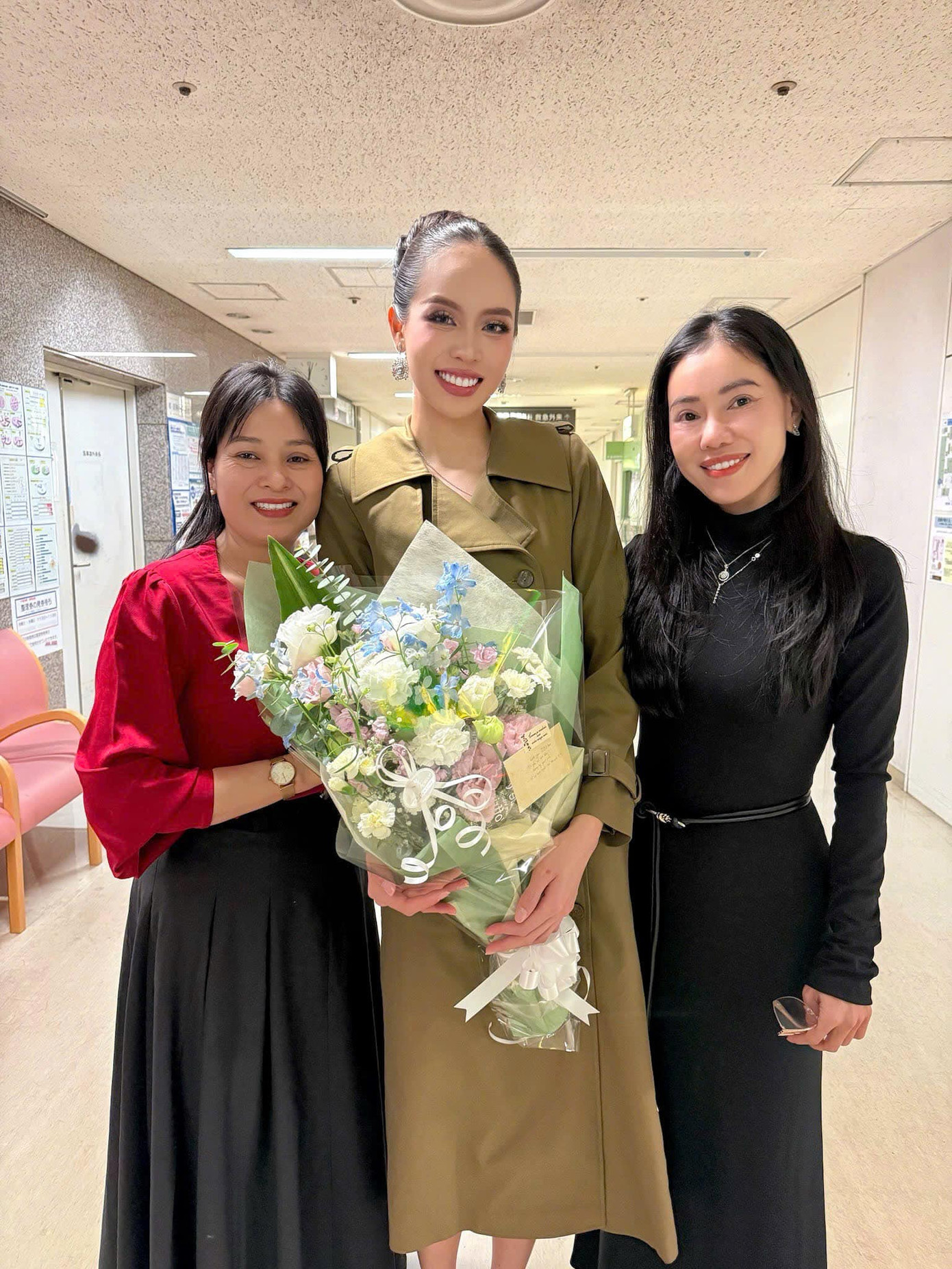 Thanh Thủy có phút hội ngộ hiếm hoi với mẹ sau khi đăng quang. Trong khoảnh khắc Thanh Thủy đăng quang, mẹ cô rơi nước mắt vì quá xúc động. Bà khá kiệm lời, chỉ nói “rất hồi hộp” khi được hỏi cảm xúc sau khi cuộc thi kết thúc. Trong khi bố Thanh Thủy đau bụng do căng thẳng, hồi hộp.