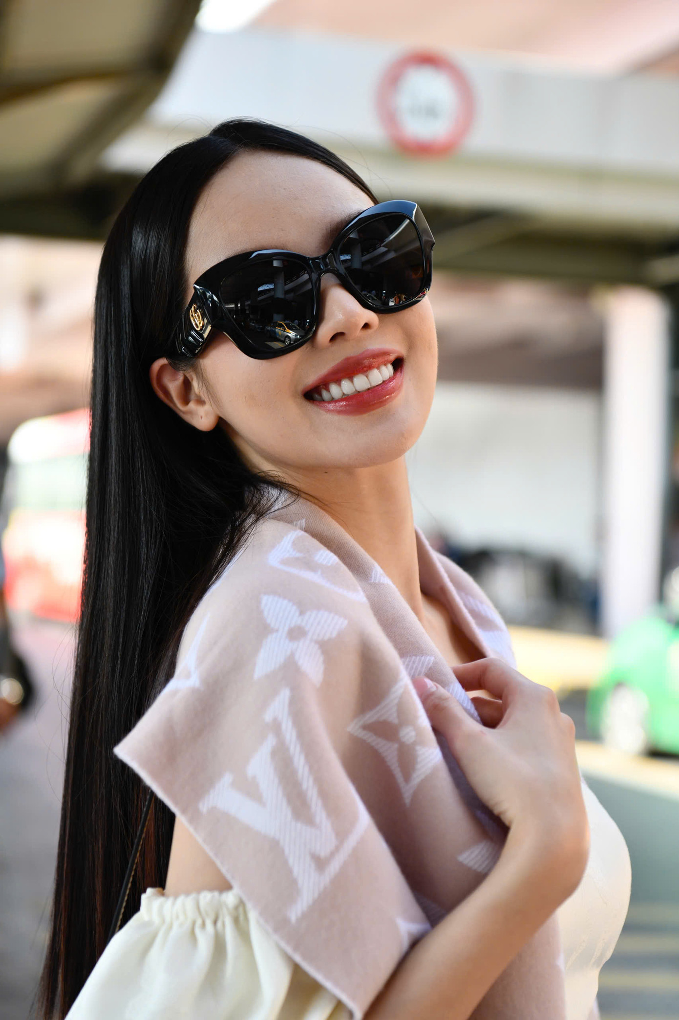 Người đẹp cũng chia sẻ lòng biết ơn tới báo Tiền Phong và danh vị Hoa hậu Việt Nam. Đây là bước đệm lớn giúp cô có cơ hội đảm đương những vai trò mới. Người đẹp cũng chia sẻ lòng biết ơn tới báo Tiền Phong và danh vị Hoa hậu Việt Nam. Đây là bước đệm lớn giúp cô có cơ hội đảm đương những vai trò mới.