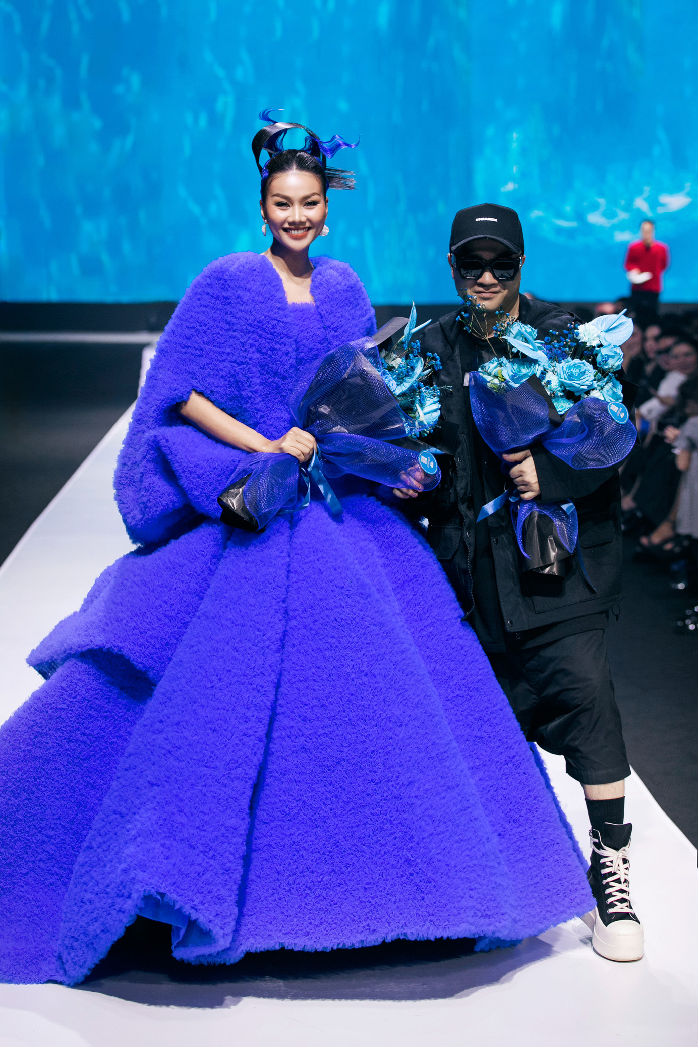 Thanh Hằng đã trình diễn liên tục tại 18 mùa Tuần lễ thời trang Quốc tế Việt Nam. Với kinh nghiệm lâu năm trên sàn diễn, cô được giao xử lý những bộ trang phục cồng kềnh, phức tạp.