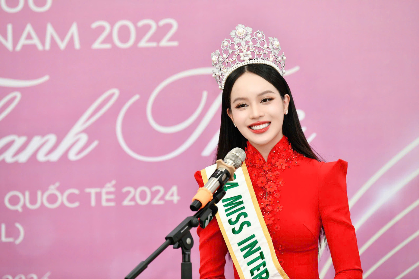 Trong bài phát biểu tại sự kiện, Tổng Biên tập báo Tiền Phong khẳng định Hoa hậu Thanh Thủy cam kết tiếp tục đồng hành với Hoa hậu Việt Nam 2024. Danh tiếng, vị thế, tình cảm mà hoa hậu Thanh Thủy nhận được từ khi đăng quang Hoa hậu Việt Nam 2022, Hoa hậu Quốc tế 2024 sẽ tiếp tục được nhân lên.