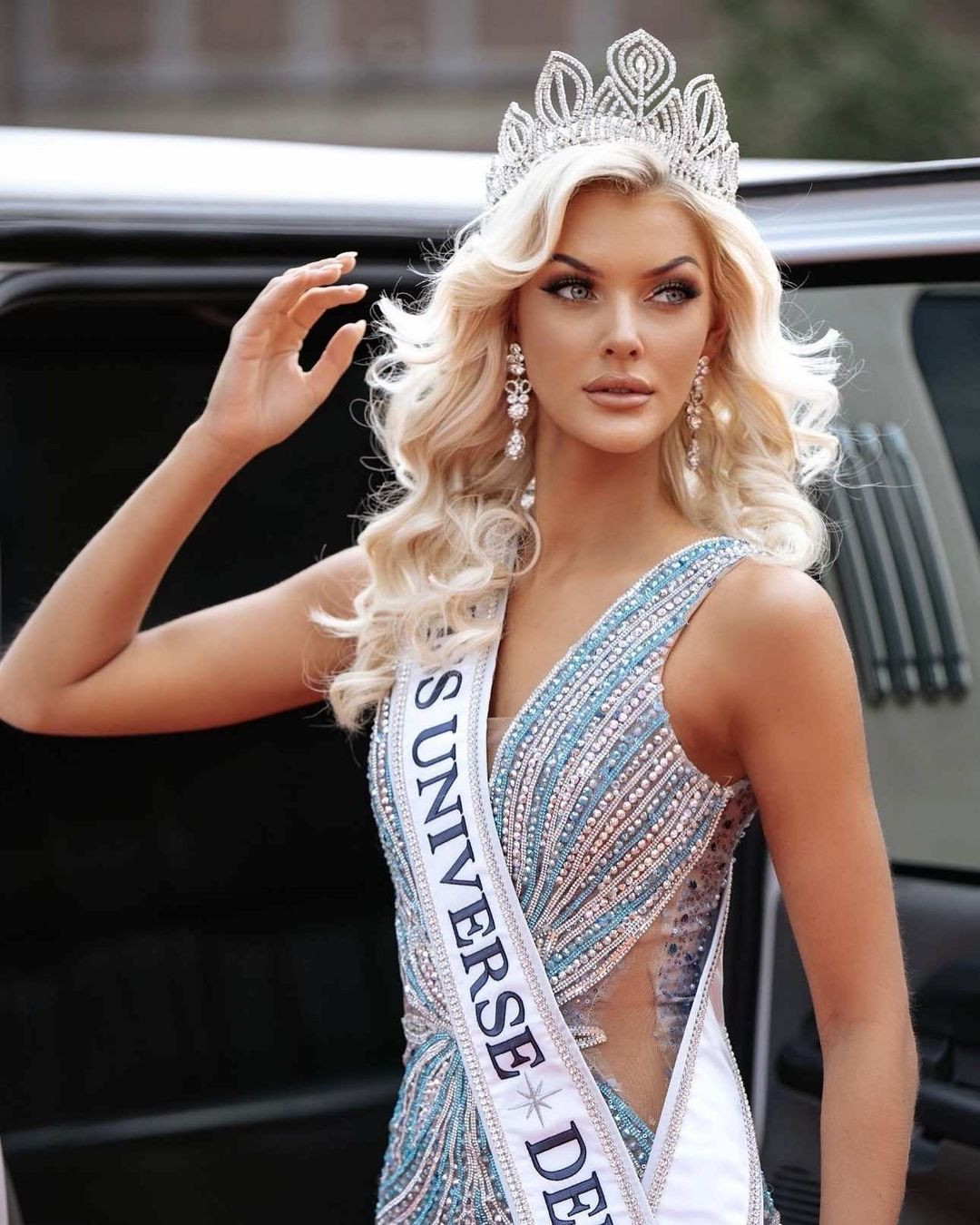 Sau hai năm, người đẹp trau dồi nhan sắc, kỹ năng để quay trở lại với đấu trường Miss Universe. Hiện, Victoria được đánh giá chín muồi về nhan sắc, kỹ năng trình diễn nóng bỏng, chuyên nghiệp hơn.