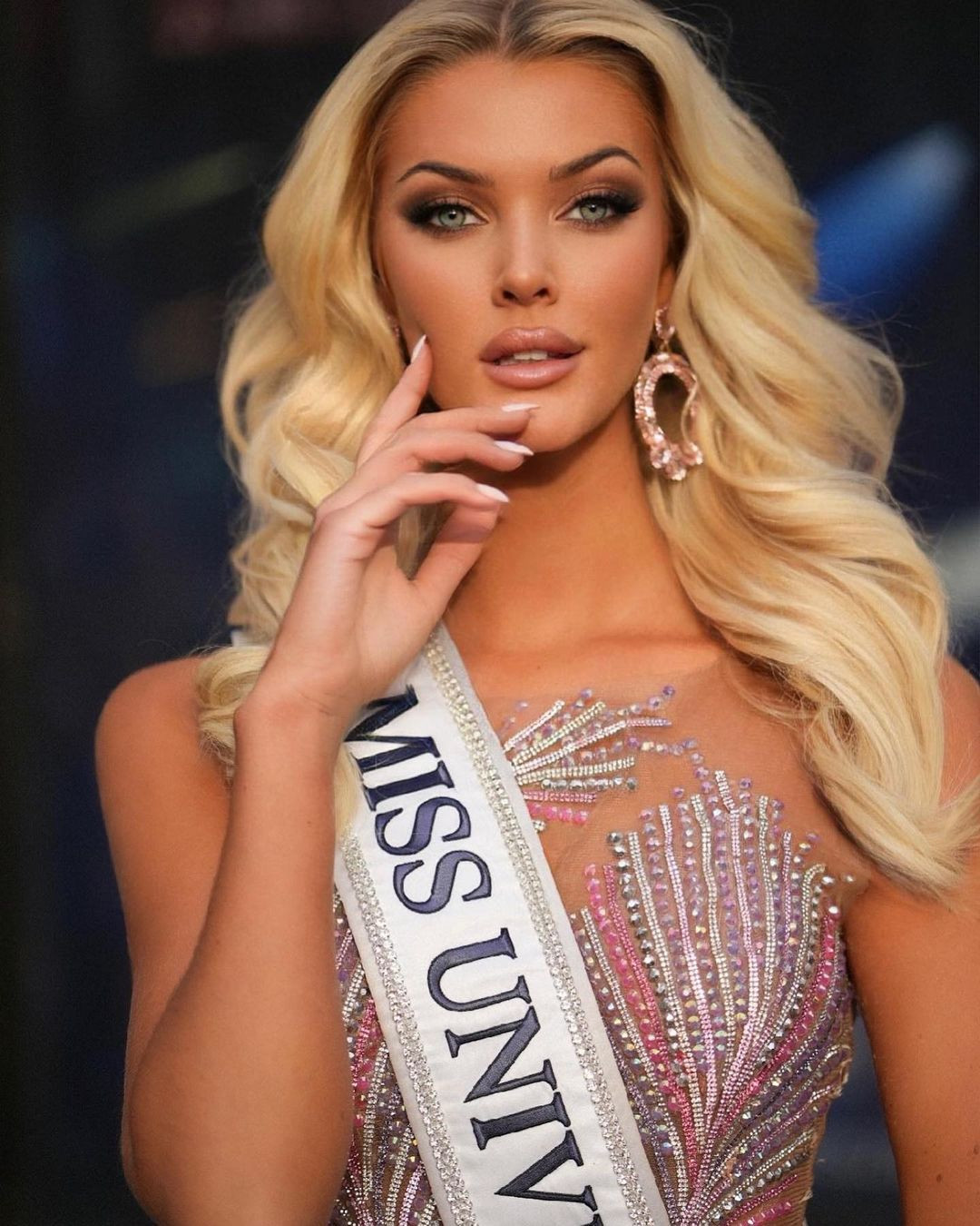 Victoria Kjær Theilvig từng tham gia Miss Grand International 2022 nhưng không giành thành tích.