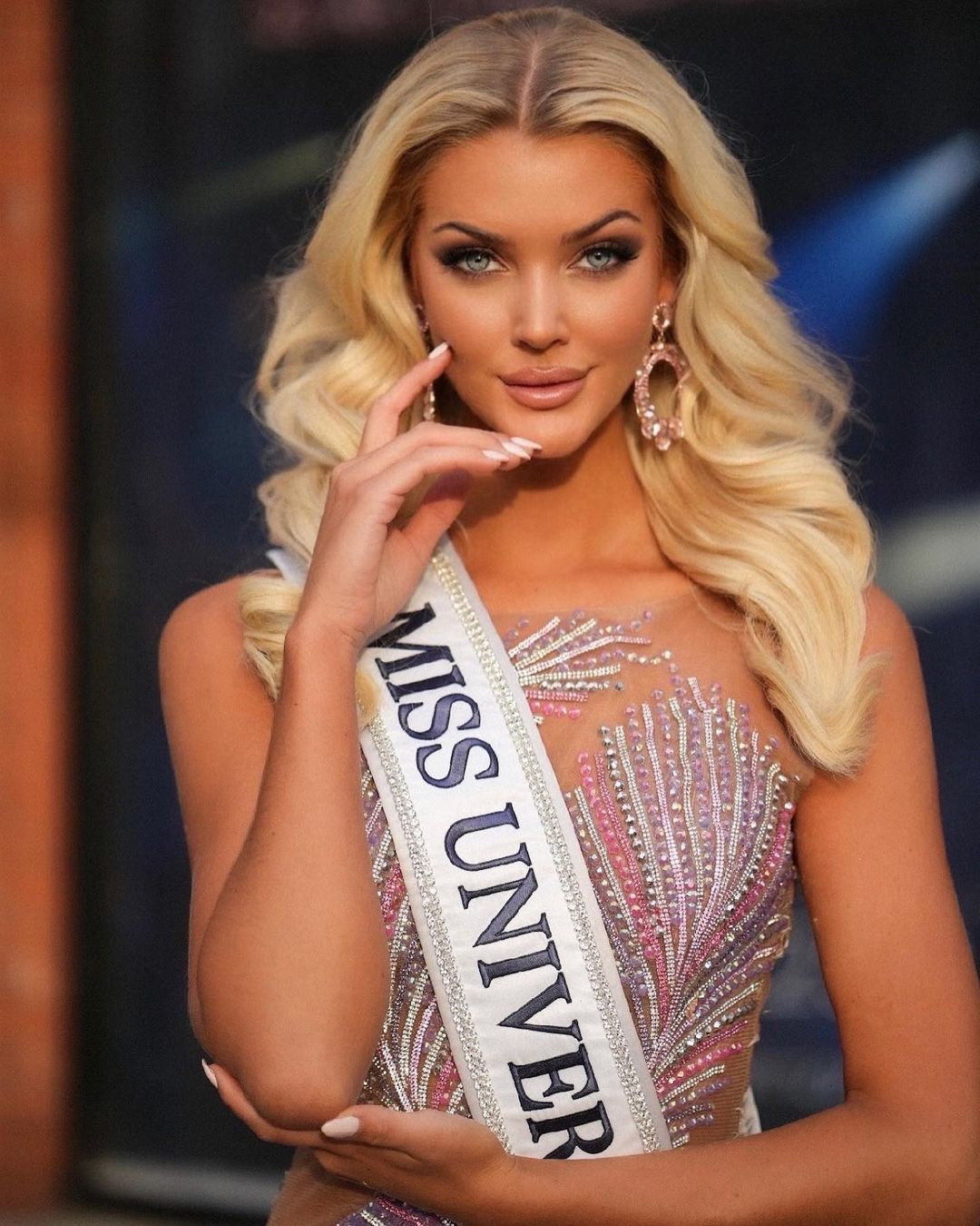 Victoria Kjær Theilvig từng tham gia Miss Grand International 2022 nhưng không giành thành tích.