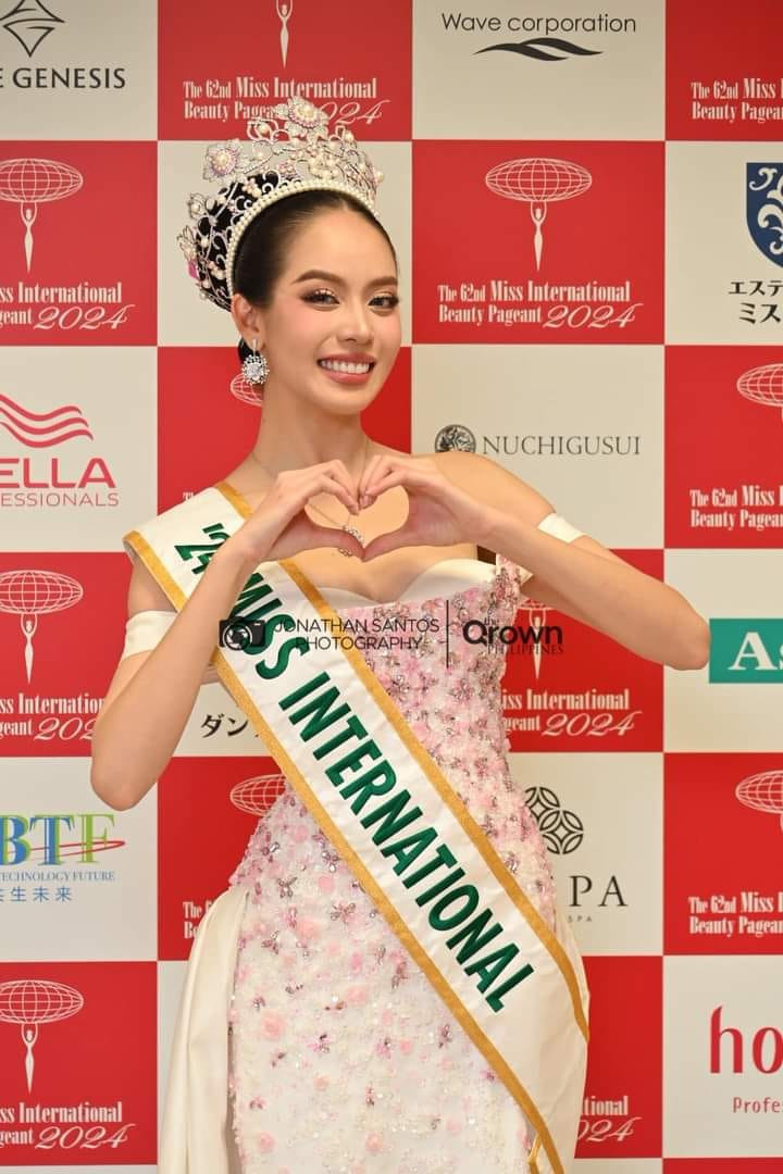 Những hình ảnh đầu tiên của Thanh Thủy trên cương vị Hoa hậu Quốc tế 2024 được truyền thông quốc tế ghi lại. Nhiều diễn đàn sắc đẹp quốc tế cũng cập nhật về chiến thắng của cô. Khán giả quốc tế dành nhiều lời khen ngợi cho người đẹp Việt Nam.