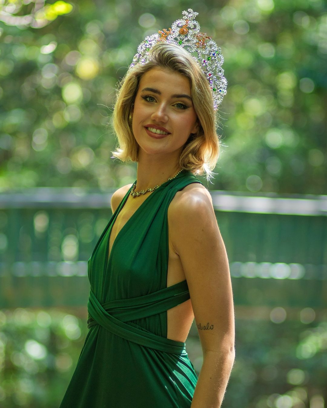 11 tuổi cô đăng ký làm tình nguyện viên tại vườn thú Australia để vận động chống lại việc thử nghiệm trên động vật.