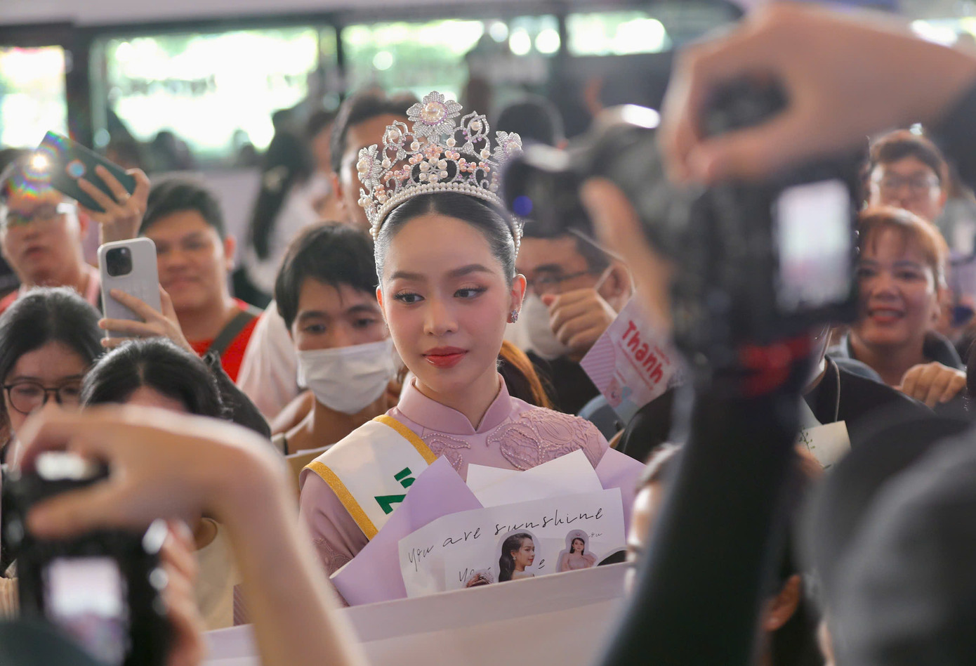Theo lịch trình, Thanh Thủy diễu hành trên các tuyến phố ở TPHCM. Sau đó, cô tham dự các sự kiện chào mừng thành tích người đẹp Việt Nam đầu tiên giành vương miện Hoa hậu Quốc tế. Cô có buổi giao lưu với báo Tiền Phong trong hai ngày 18-19/11 để chia sẻ quá trình tham dự cuộc thi cũng như kế hoạch trong một năm đương nhiệm.