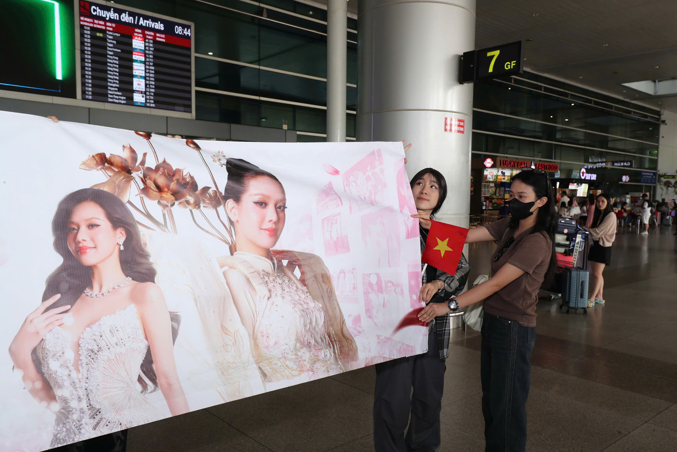 Chiến thắng của Thanh Thủy là niềm tự hào của fan sắc đẹp Việt. Cô là người đẹp Việt đầu tiên giành được danh hiệu Miss International. Thanh Thủy cũng là Hoa hậu Việt Nam đầu tiên được cử tới đấu trường Hoa hậu Quốc tế và giành chiến thắng.