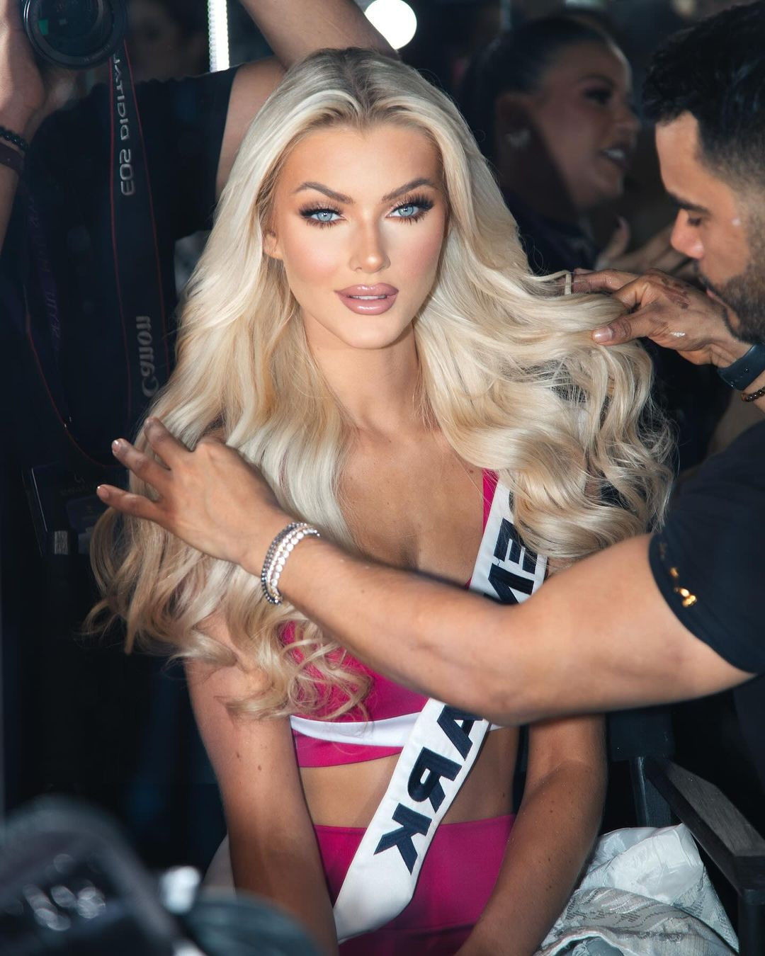 Sau chung kết, câu trả lời ứng xử của Victoria Kjær Theilvig trở thành chủ đề bàn tán trên mạng xã hội. Nhiều người cho rằng câu trả lời của cô hô hào, sáo rỗng, thiếu dấu ấn cá nhân so với các người đẹp còn lại trong top 5.