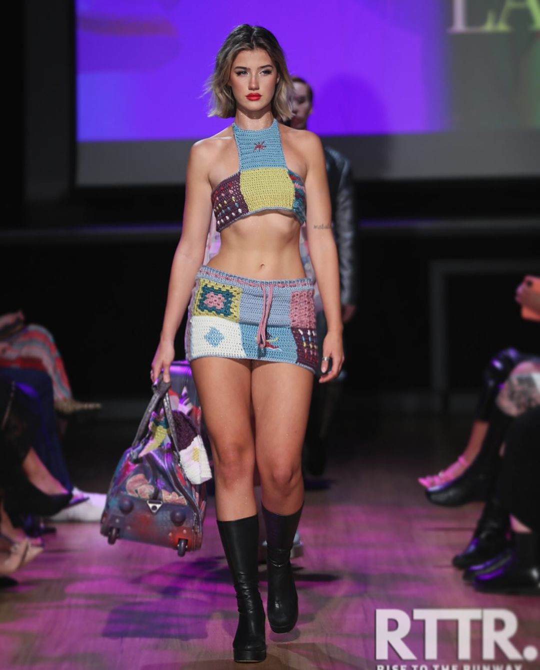 Cô cũng được kỳ vọng sử dụng sức ảnh hưởng của mình để nâng cao nhận thức và tác động đến hành vi của những người xung quanh về việc bảo vệ Trái Đất.