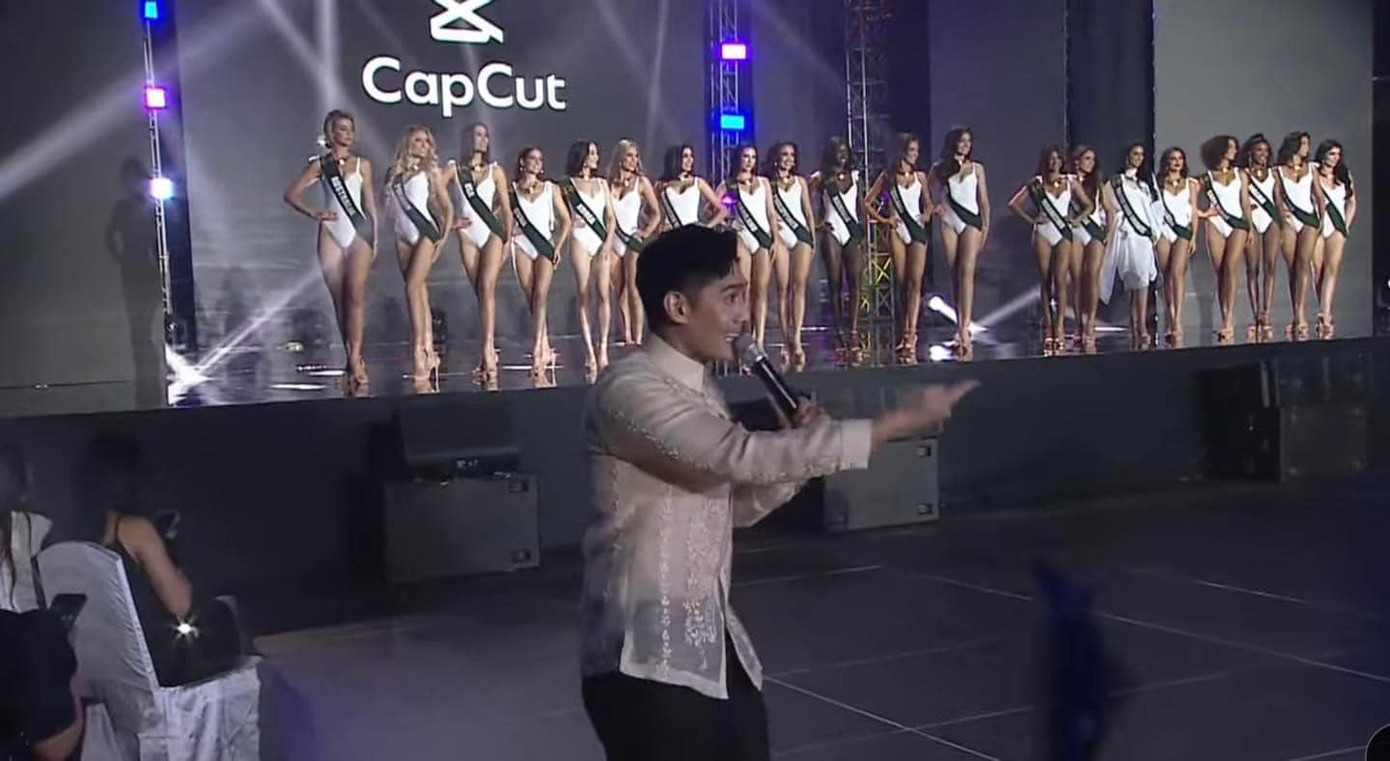 Sự cố xảy ra khi trên màn hình led phía sau lưng thí sinh hiện ra chữ CapCut. Sự cố xảy ra khi trên màn hình led phía sau lưng thí sinh hiện ra chữ CapCut.