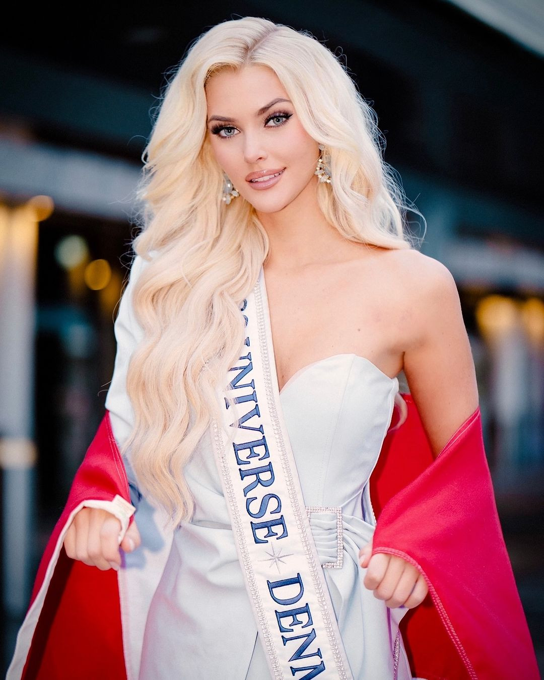 Ngoài ra, cô còn là doanh nhân và tương lai mong muốn làm luật sư.