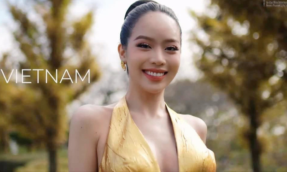 Vào top 8, Thanh Thủy cũng có dịp giới thiệu với bạn bè quốc tế về dự án nhân ái mà cô đang thực hiện. Thanh Thủy đã hỗ trợ lắp đặt hệ thống máy lọc nước sạch miễn phí cho người dân xã Thạnh Phong, huyện Thạnh Phú, tỉnh Bến Tre. Trách nhiệm xã hội với cộng đồng được xem là một trong 17 tiêu chí hướng đến phát triển bền vững mà cuộc thi Hoa hậu Quốc tế luôn theo đuổi.