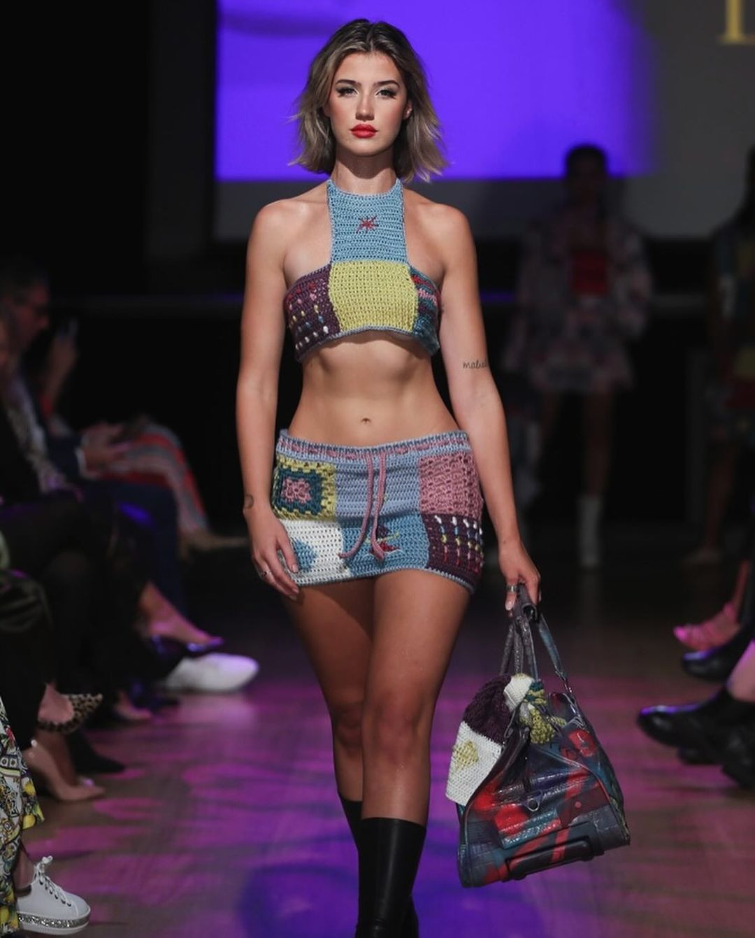 Cô cũng được kỳ vọng sử dụng sức ảnh hưởng của mình để nâng cao nhận thức và tác động đến hành vi của những người xung quanh về việc bảo vệ Trái Đất.