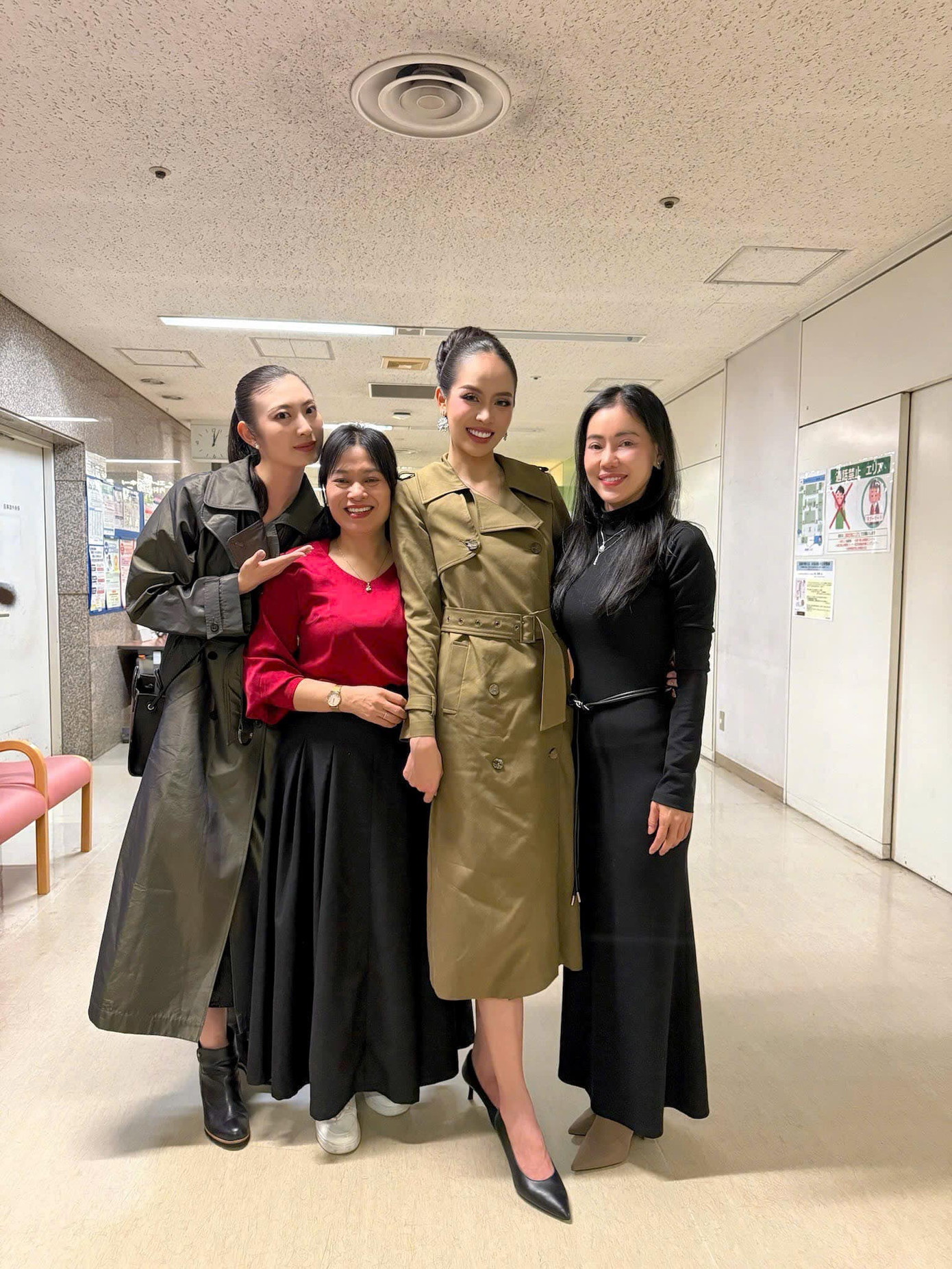 Thanh Thủy có phút hội ngộ hiếm hoi với mẹ sau khi đăng quang. Trong khoảnh khắc Thanh Thủy đăng quang, mẹ cô rơi nước mắt vì quá xúc động. Bà khá kiệm lời, chỉ nói “rất hồi hộp” khi được hỏi cảm xúc sau khi cuộc thi kết thúc. Trong khi bố Thanh Thủy đau bụng do căng thẳng, hồi hộp.