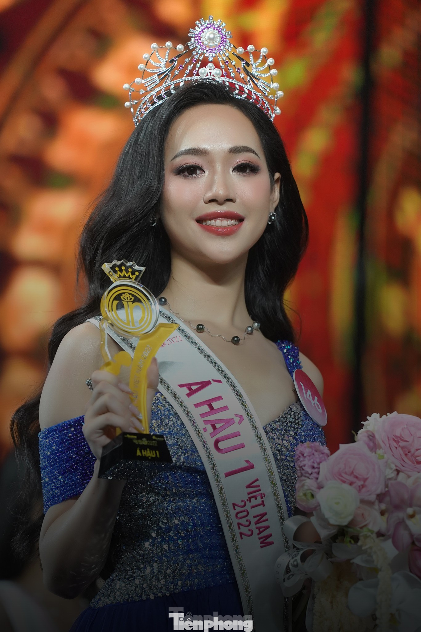 Á hậu Trịnh Thùy Linh tốt nghiệp thủ khoa Đại học Kinh tế Quốc dân.