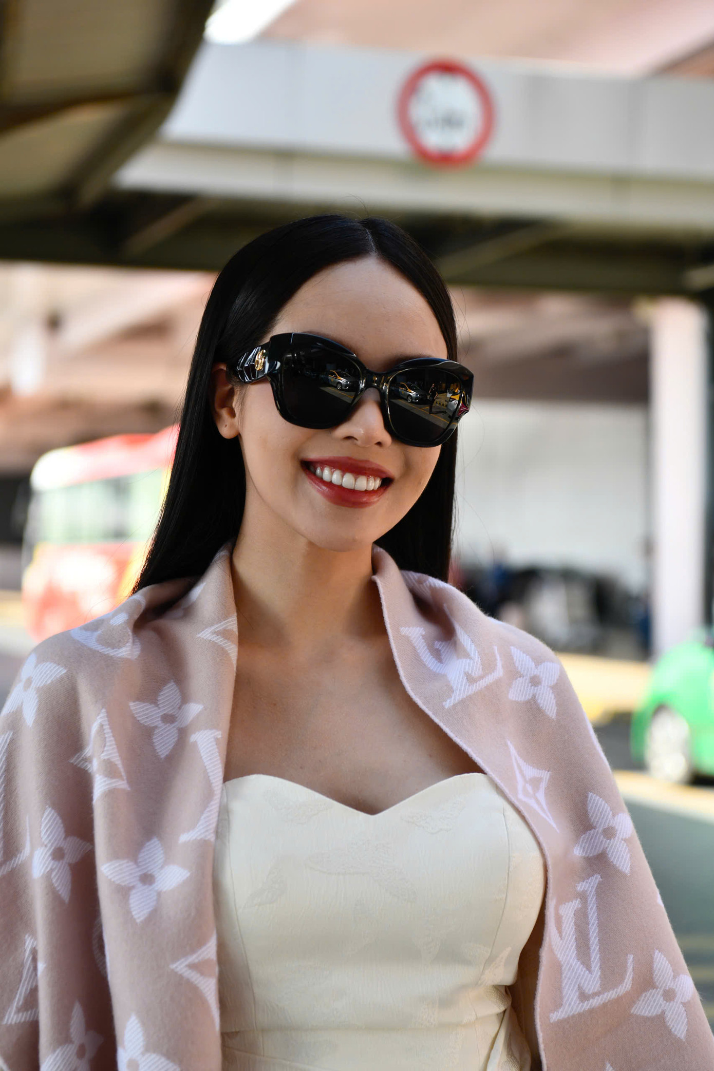 Người đẹp cũng chia sẻ lòng biết ơn tới báo Tiền Phong và danh vị Hoa hậu Việt Nam. Đây là bước đệm lớn giúp cô có cơ hội đảm đương những vai trò mới. Người đẹp cũng chia sẻ lòng biết ơn tới báo Tiền Phong và danh vị Hoa hậu Việt Nam. Đây là bước đệm lớn giúp cô có cơ hội đảm đương những vai trò mới.