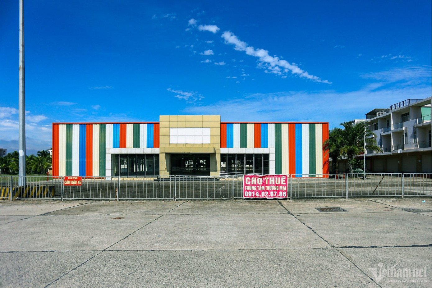 Năm 2017, ông Võ Văn Chánh - khi đó còn giữ chức Phó chủ tịch UBND tỉnh Đồng Nai - đã ký 2 quyết định giao đất và cho thuê đất cho Công ty Phước Thái để thực hiện dự án khu dân cư. Việc ông Chánh cho phép công ty này sử dụng gần 9ha đất mà không qua đấu giá quyền sử dụng đất là không đúng quy định của Luật Đất đai.