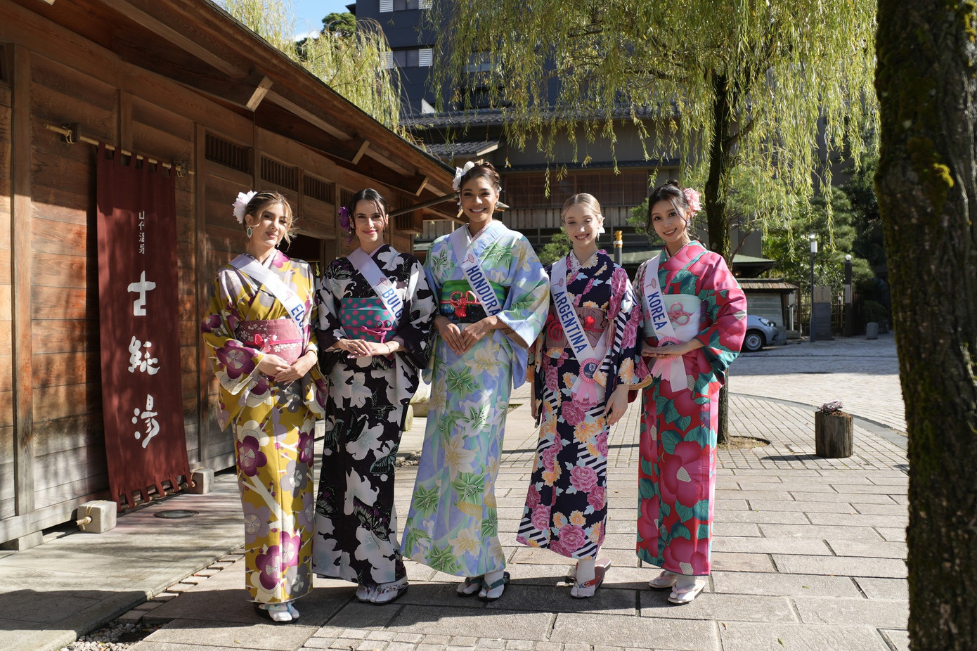 Hoa hậu Quốc tế hàng năm quy tụ dàn thí sinh chất lượng.