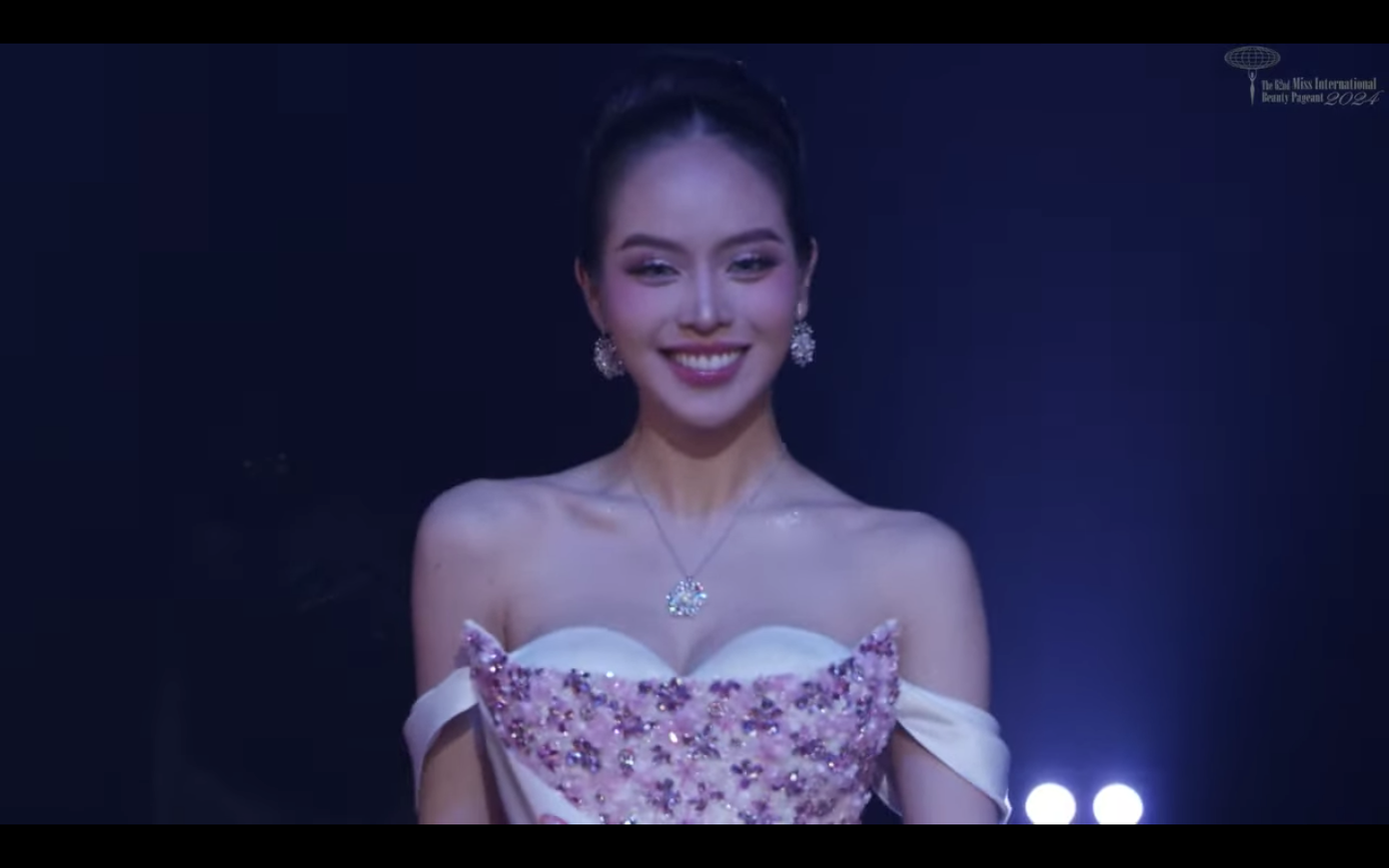 Sau vòng thi áo tắm, Thanh Thủy được xướng tên vào top 8 cùng các đại diện Bolivia, Indonesia, Cộng hòa Czech, Venezuela, Ba Lan, New Zealand, Tây Ban Nha. Kết quả top 20 và top 8 năm nay gây nhiều bất ngờ khi vắng mặt các đại diện mạnh như Colombia, Mexico, Peru, Philippines...