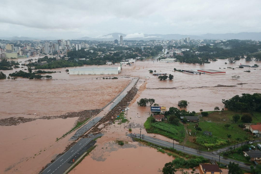 Lũ lụt nhấn chìm thành phố Lajeado ở bang Rio Grande do Sul. Ảnh: Reuters