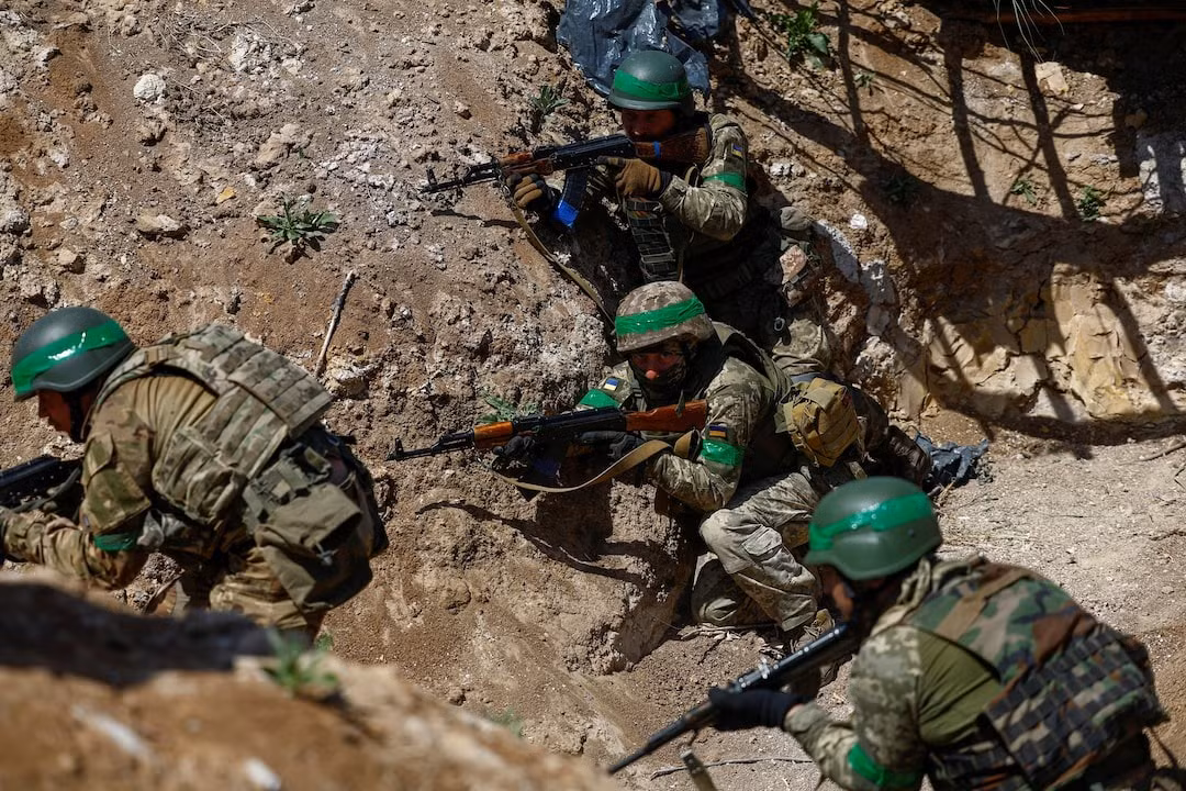 Các tân binh Nga tham gia huấn luyện ở Donetsk. Ảnh: Reuters