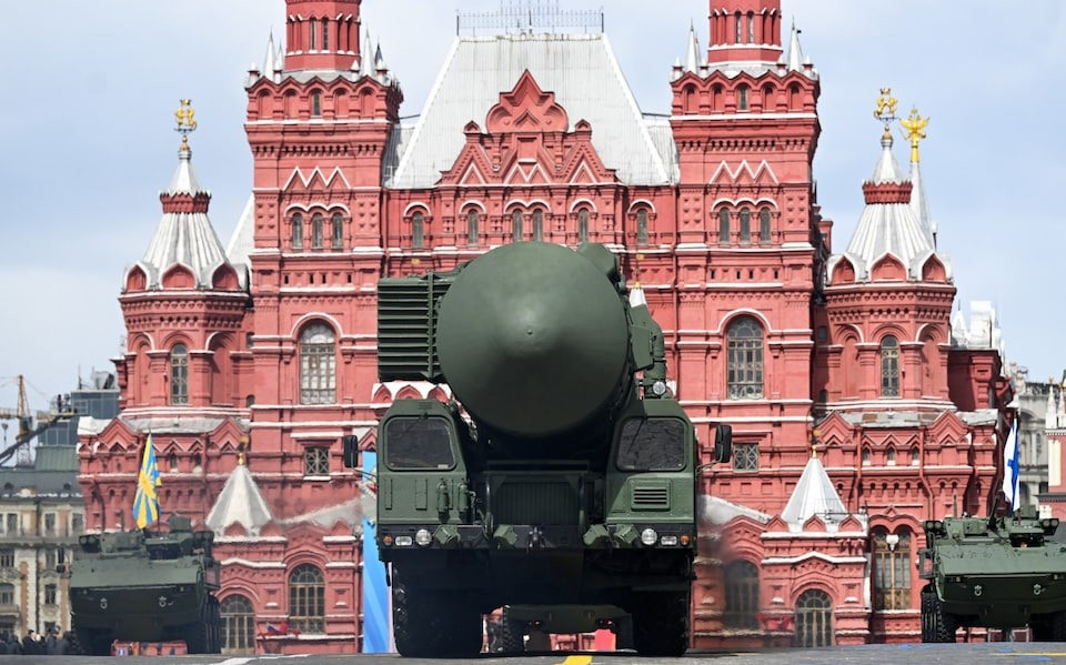 Yars, một thành phần quan trọng trong bộ ba hạt nhân của Nga, có khả năng phóng tên lửa hạt nhân từ đất liền. Ảnh: AP