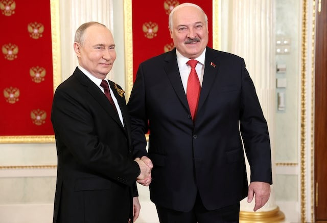 Tổng thống Nga Vladimir Putin và Tổng thống Belarus Alexander Lukashenko. Ảnh: Reuters