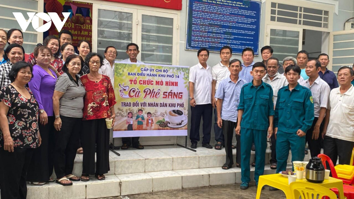 Ra mắt mô hình "Cà phê sáng" ở một khu phố của phường Phú Hòa, TP. Thủ Dầu Một. Ra mắt mô hình "Cà phê sáng" ở một khu phố của phường Phú Hòa, TP. Thủ Dầu Một.