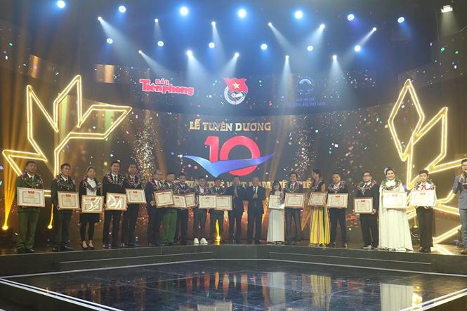 Các Gương mặt trẻ VN tiêu biểu hát ‘Nối vòng tay lớn’ kết thúc chuỗi tuyên dương ảnh 37