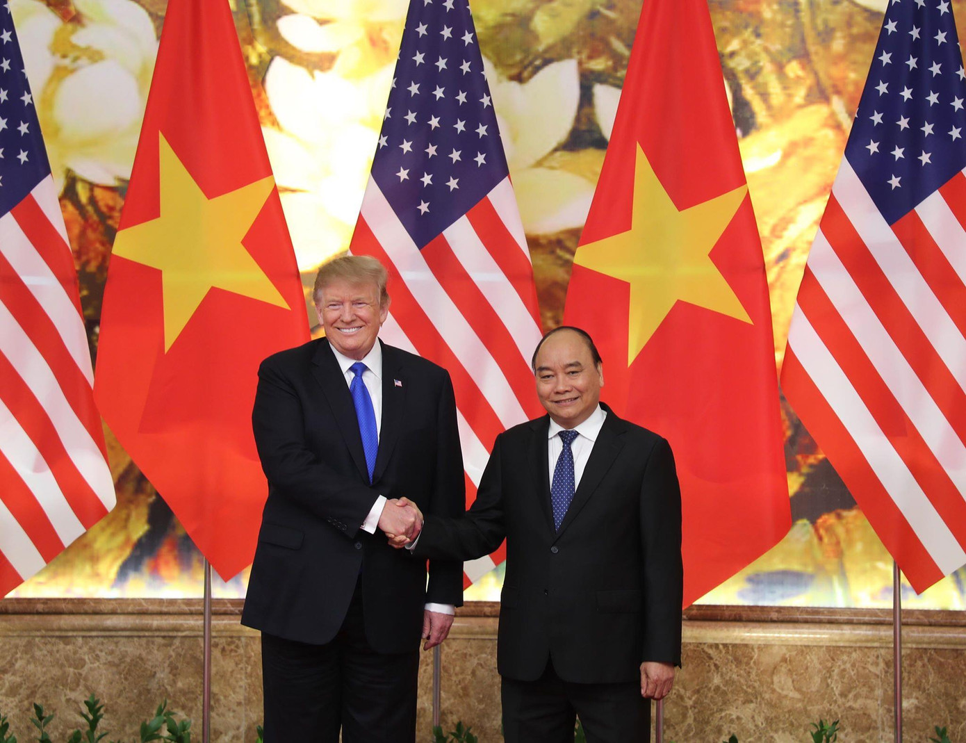 Bữa tối kết thúc, Tổng thống Trump và Chủ tịch Kim rời khách sạn Metropole ảnh 29