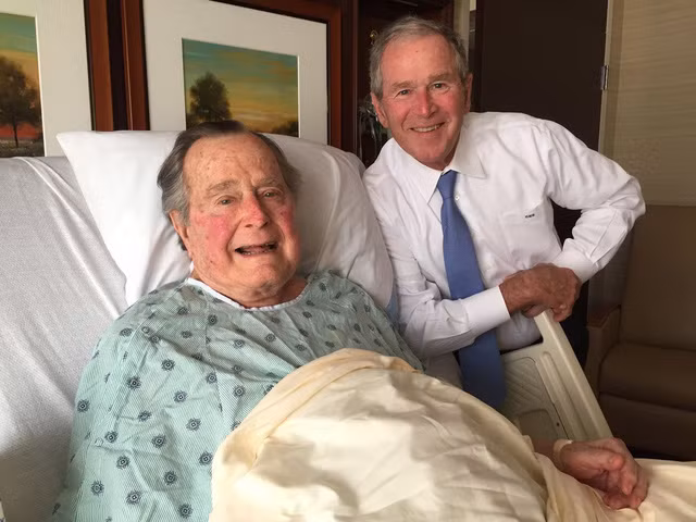 Dấu ấn đáng nhớ trong cuộc đời cựu Tổng thống Mỹ George H.W. Bush ảnh 24