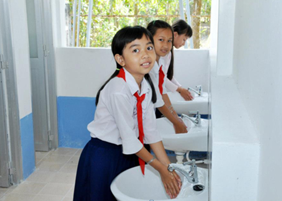 Cấp nước sạch và nhà vệ sinh trường học ở nông thôn được trú trọng đầu ảnh 2