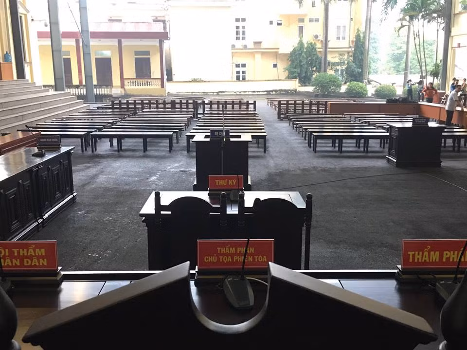 Cận cảnh sân tòa 1.000m2 sẵn sàng cho phiên xử cựu tướng Vĩnh ảnh 7