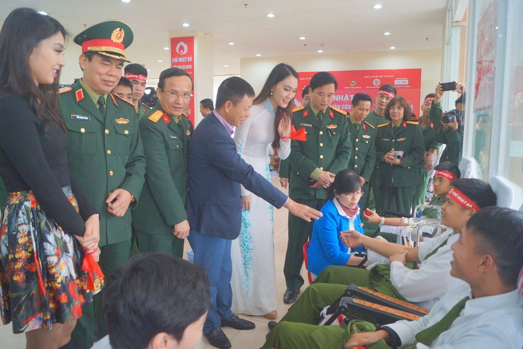 Chủ nhật Đỏ đồng loạt diễn ra ở nhiều tỉnh, thành ảnh 2