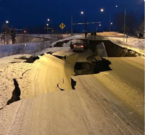 Tan hoang sau động đất 7,0 độ richter ở Alaska ảnh 4