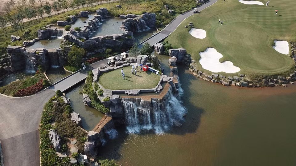 Các golfer thử sức hố số 19 tại Kings Course ảnh 3