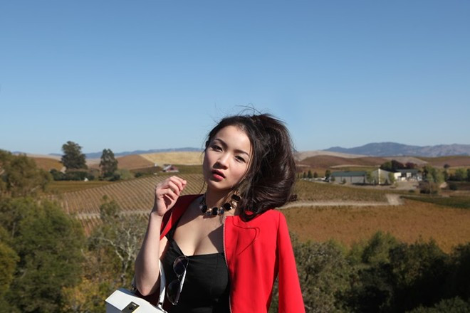 Đây cũng là khoảng thời gian quan trọng mà Thuỷ Top chuẩn bị những khâu cuối cùng trước khi phát hành album Meo tại Việt Nam. Cựu hot girl tin rằng, việc xác lập thời gian một cách chính xác cho album này là cách làm việc chuyên nghiệp, dù lịch học bận rộn nhiều lúc chỉ làm cô muốn… ngất đi. Bài viết: http://news.zing.vn/Thuy-Top-mat-moc-di-choi-California-post370716.html#home_cate.tinmoi Nguồn Zing News 