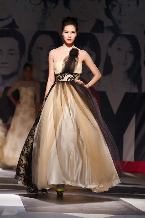 Hoa hậu Việt Nam 2008 tham gia show trình diễn của các nhà thiết kế trẻ Việt tại TP. HCM cùng nhiều gương mặt hoa hậu, người mẫu nổi tiếng khác