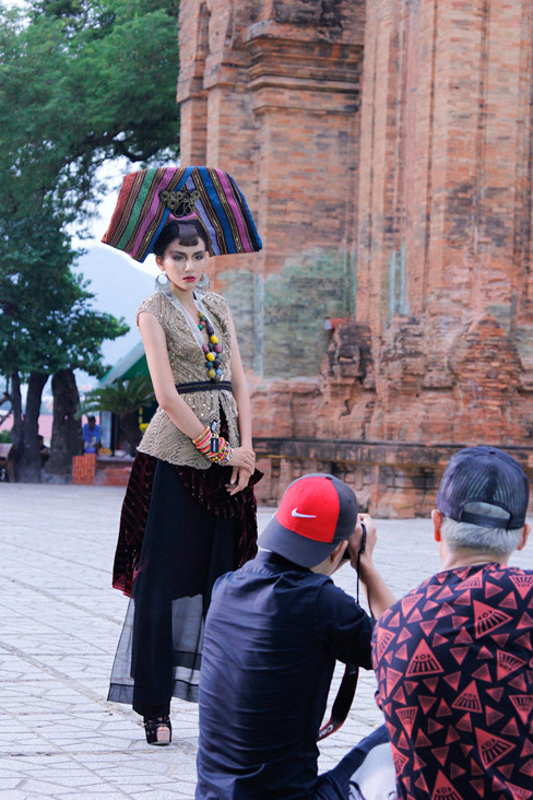 Hà Thu quá căng thẳng trong phần thi chụp ảnh và có những biểu hiện mờ nhạt