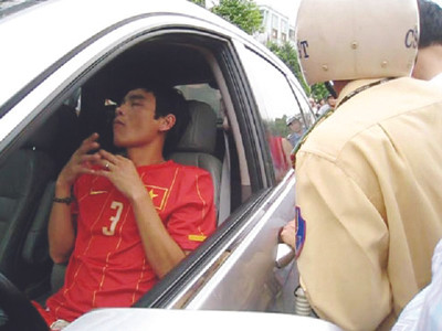 Mặc dù có những hành vi khác lạ, Huy Hoàng được cơ quan chức năng Thanh Hoá cho là say rượu khi điều khiển phương tiện giao thông gây tai nạn. Ảnh: CAND