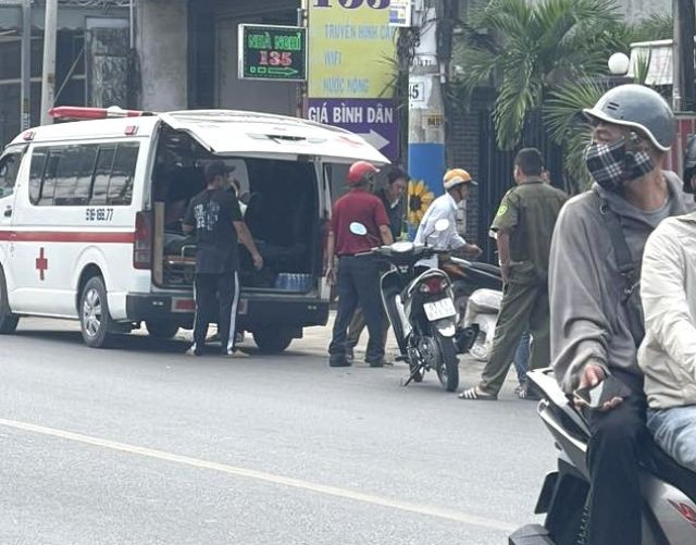 Thi thể nạn nhân được đưa về nhà xác để phục vụ công tác khám nghiệm Thi thể nạn nhân được đưa về nhà xác để phục vụ công tác khám nghiệm
