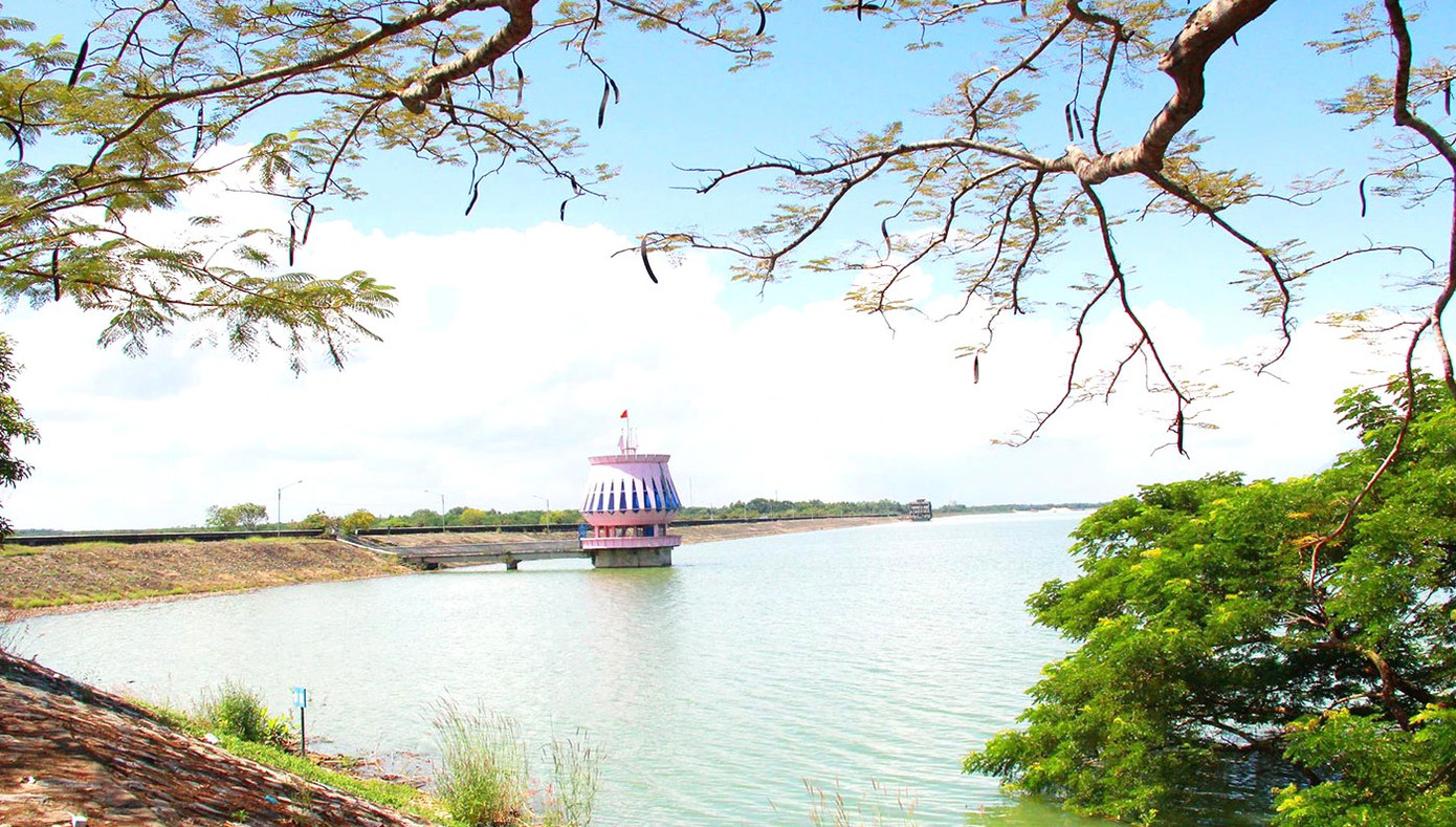 HĐND tỉnh Bình Dương đã giao UBND tỉnh căn cứ quy định pháp luật hoàn chỉnh và phê duyệt Nhiệm vụ Quy hoạch phù hợp với quy định về quy hoạch xây dựng; các chỉ tiêu quy hoạch đảm bảo phù hợp quy chuẩn, tiêu chuẩn liên quan. Dự toán kinh phí lập quy hoạch theo định mức, quy định hiện hành và được cơ quan chức năng thẩm định, phê duyệt theo quy định. Thường trực HĐND, các Ban của HĐND, các Tổ đại biểu và đại biểu HĐND tỉnh giám sát việc thực hiện Nghị quyết này.