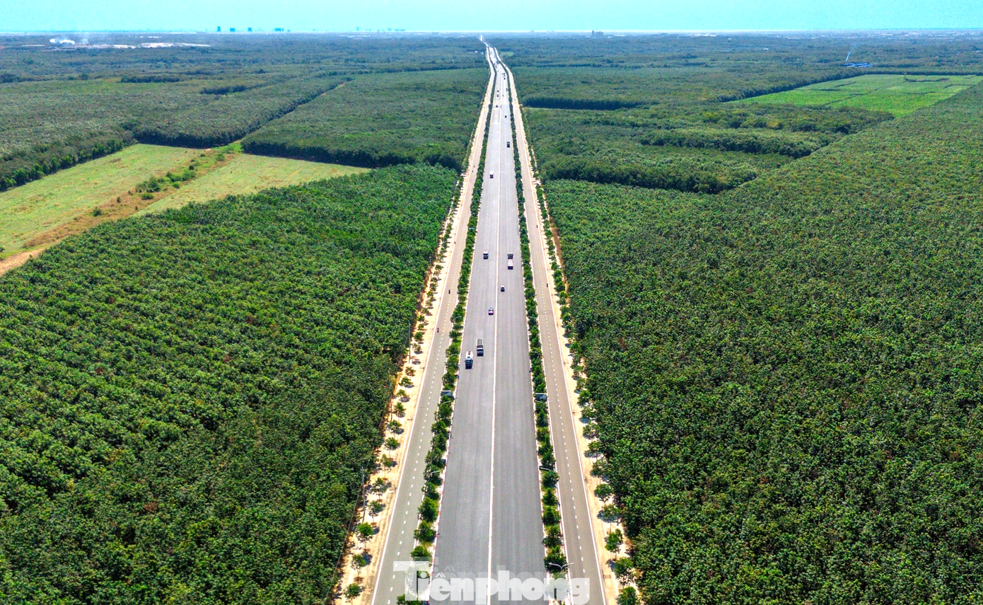 Đường Mỹ Phước Tân Vạn như "dải lụa" nhìn từ trên cao