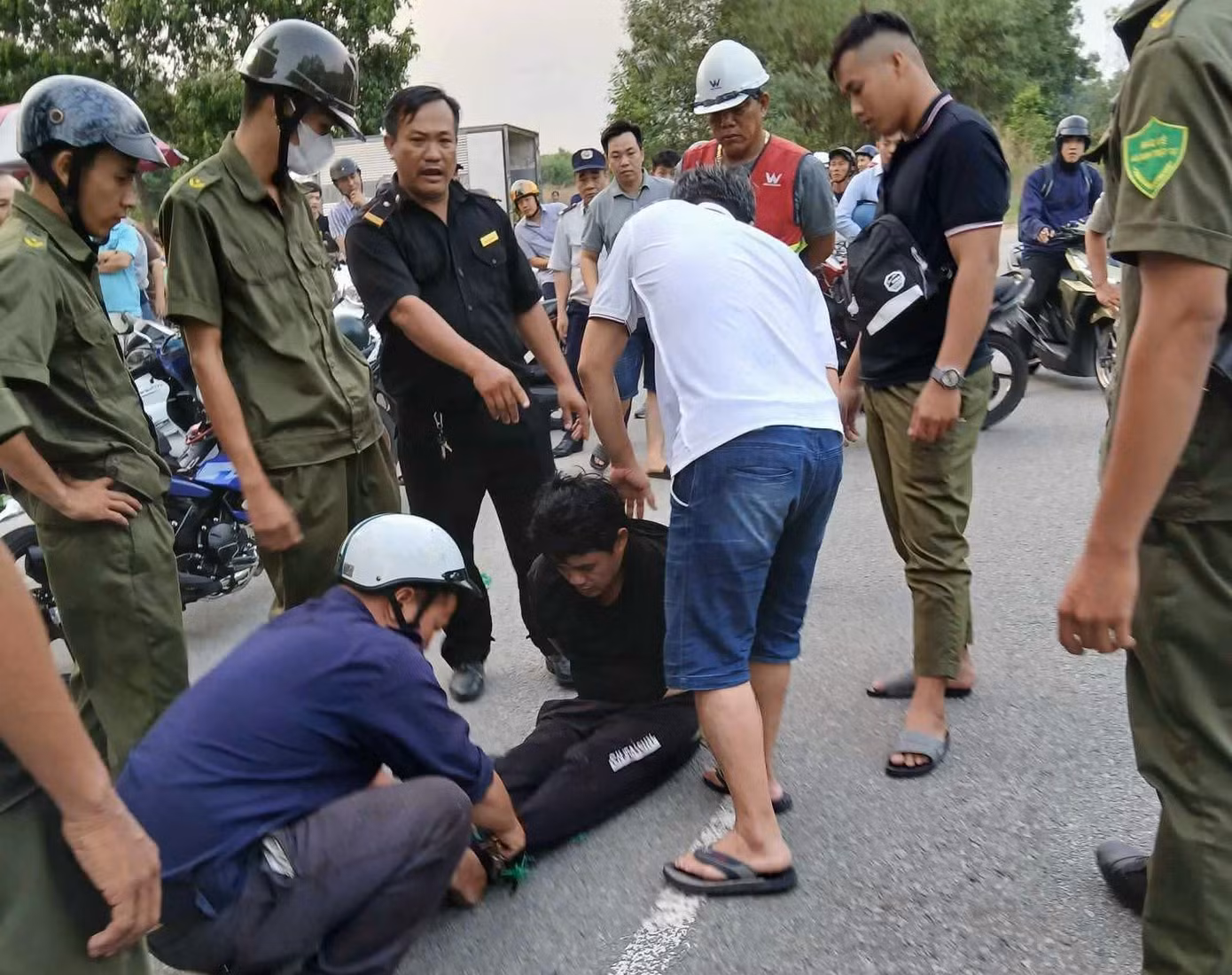 Nghi can bị bắt giữ sau khi gây án