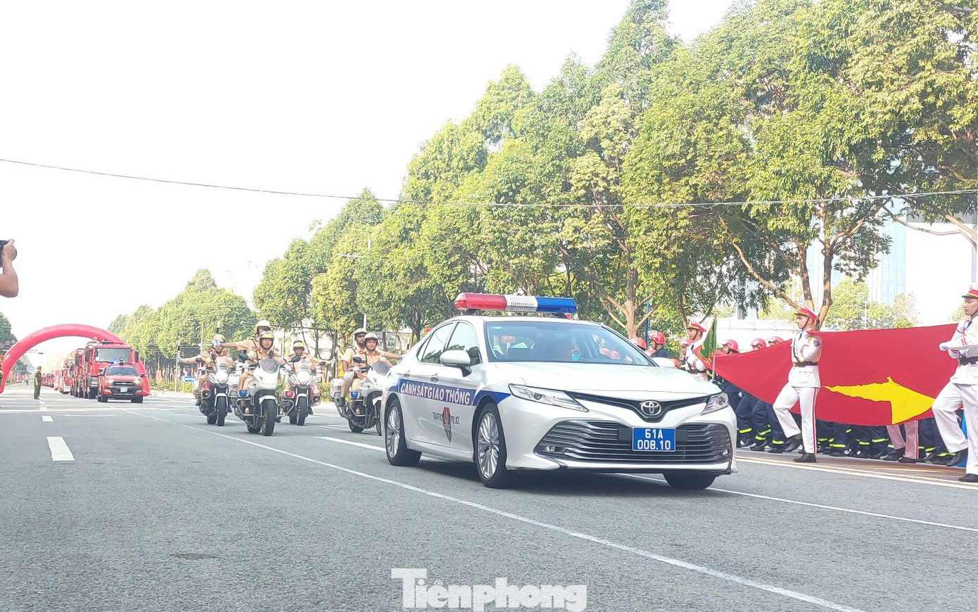 Lực lượng CSGT tham gia diễu hành tại lễ khai mạc Hội thi nghiệp vụ PCCC&amp;CNCH.